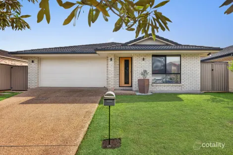 13 Lizard Pl, Redland Bay, QLD 4165