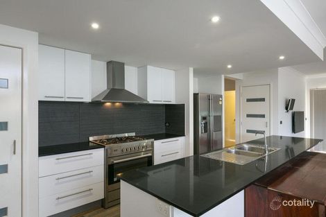 Property photo of 2 Flemington Place Ascot VIC 3551