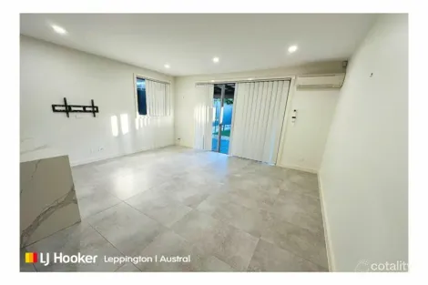 Property photo of 7 Rowan Street Oran Park NSW 2570