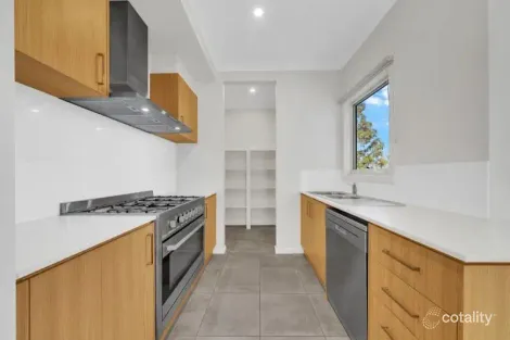 Property photo of 10 Timor Walk Eynesbury VIC 3338