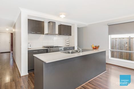 Property photo of 52 Aubisque Close Fraser Rise VIC 3336