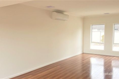 Property photo of 4 Kangaroo Paw Court Taylors Lakes VIC 3038