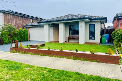 67 Skylark Bvd, Clyde North, VIC 3978