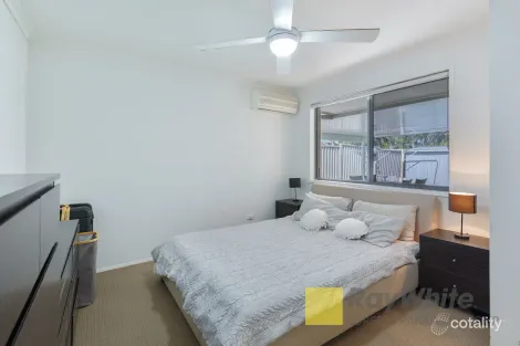 Property photo of 2/9 Telopea Street Labrador QLD 4215