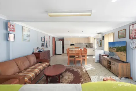 Property photo of 60 Minda Crescent Oak Flats NSW 2529