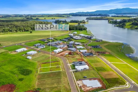 18 Lakefront Bvd, Yungaburra, QLD 4884