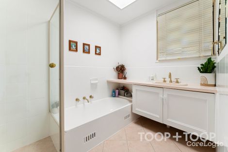 Property photo of 118 Coach Road Skye SA 5072