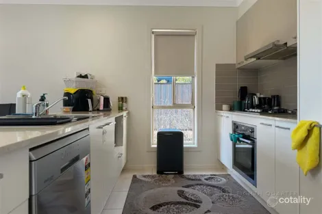 Property photo of 36 Matrix Circuit Craigieburn VIC 3064