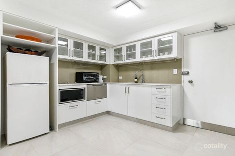 Property photo of 27/9-11 Montgomery Avenue Main Beach QLD 4217