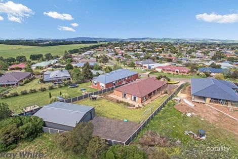 Property photo of 14 Clover Court Romsey VIC 3434