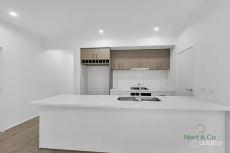 Property photo of 17 Citron Way Clyde VIC 3978