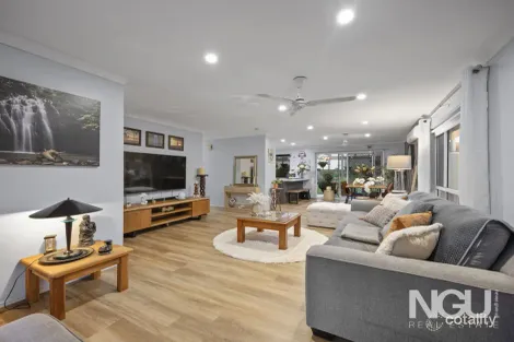Property photo of 42 Jonquil Circuit Flinders View QLD 4305