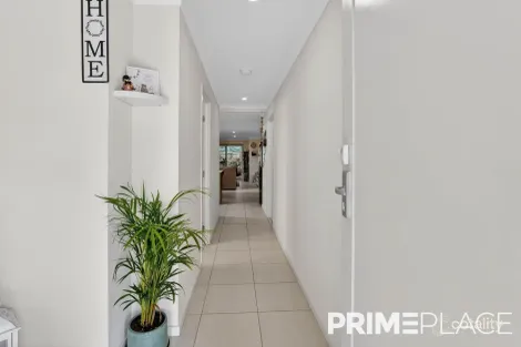Property photo of 16 Ivanhoe Street Spring Mountain QLD 4300