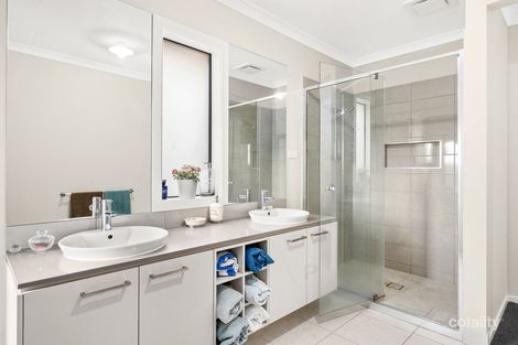 Property photo of 30 Salamanca Drive Clyde North VIC 3978