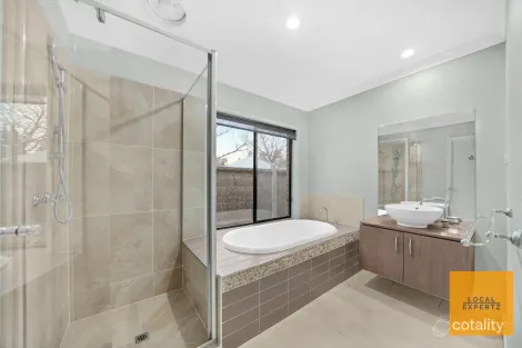 Property photo of 20 Gisborne Way Caroline Springs VIC 3023