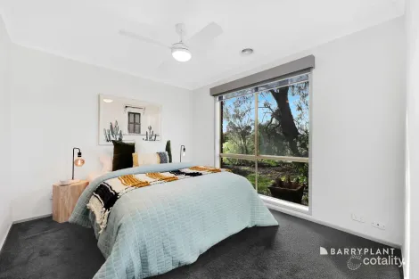 Property photo of 21 Barina Way Mill Park VIC 3082