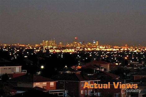 Property photo of 26 Gaussberg Walk Roxburgh Park VIC 3064