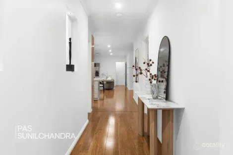 Property photo of 9 Elodea Way Cranbourne North VIC 3977