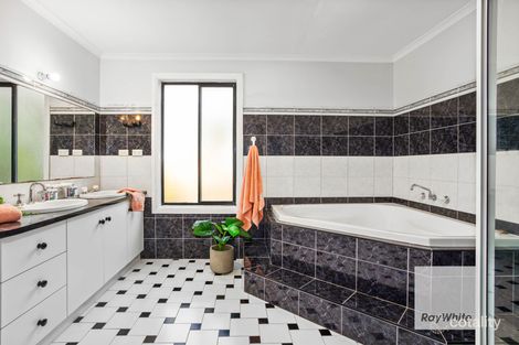 Property photo of 18 Dulcify Court Keilor Downs VIC 3038