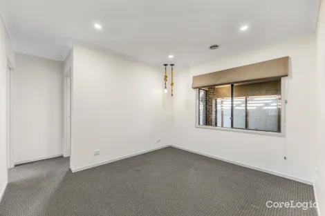 Property photo of 5 Peregrine Street Cranbourne North VIC 3977