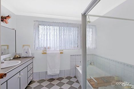 Property photo of 332 Lakedge Avenue Berkeley Vale NSW 2261