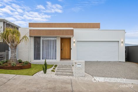 36 Oak Farm Rd, Calderwood, NSW 2527