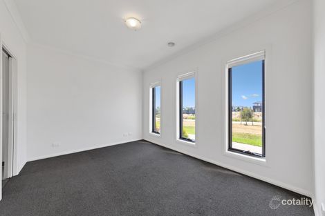 Property photo of 19 Fox Walk Truganina VIC 3029