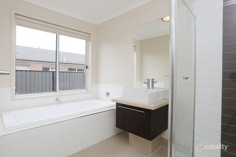 Property photo of 126 Penrose Promenade Tarneit VIC 3029