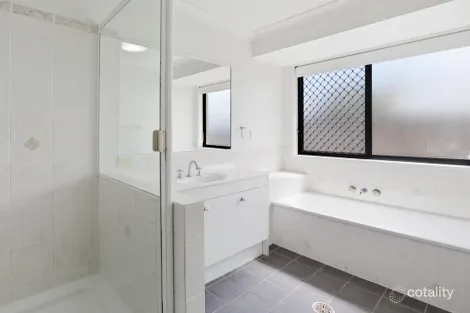 Property photo of 13 Honeygem Place Birkdale QLD 4159