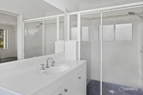 Property photo of 13 Honeygem Place Birkdale QLD 4159