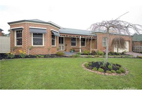 42 Blue Ridge Dr, Mooroolbark, VIC 3138