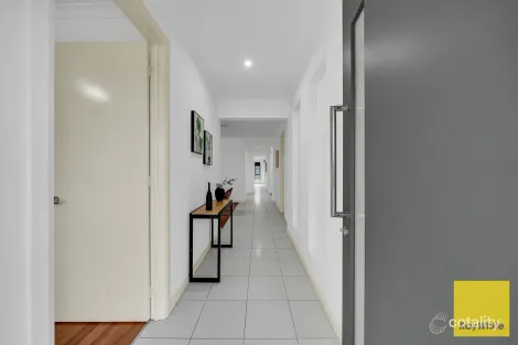 Property photo of 45 Cottesloe Boulevard Tarneit VIC 3029