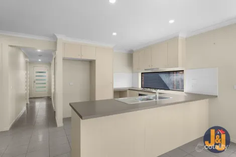 Property photo of 115 Golf View Drive Craigieburn VIC 3064