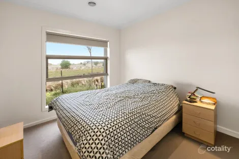 Property photo of 11 Notting Walk Wyndham Vale VIC 3024