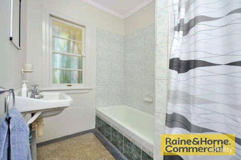 Property photo of 25 Ashgrove Avenue Ashgrove QLD 4060