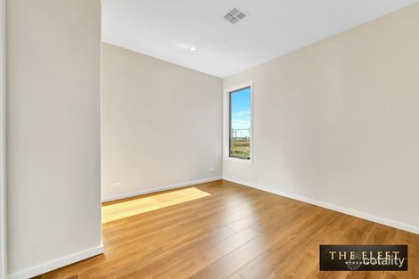 Property photo of 21 Holbrook Crescent Kalkallo VIC 3064