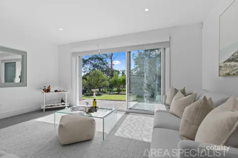 Property photo of 3 Roehampton Crescent Mount Eliza VIC 3930