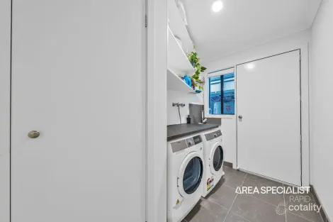 Property photo of 3 Panther Close Clyde North VIC 3978