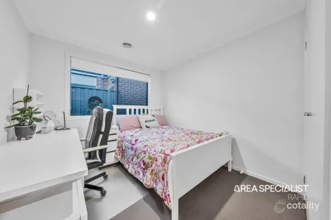 Property photo of 3 Panther Close Clyde North VIC 3978
