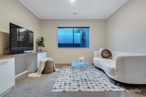 Property photo of 14 Crathe Close Roxburgh Park VIC 3064