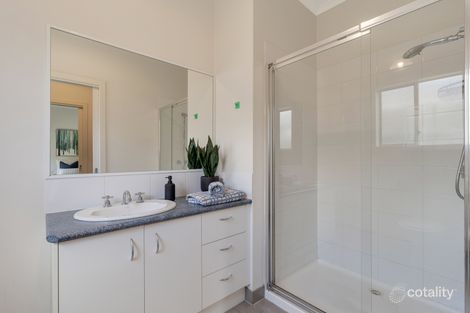 Property photo of 8 Avon Grove Craigieburn VIC 3064