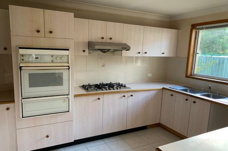 Property photo of 21 Oatlands Court Wattle Grove NSW 2173