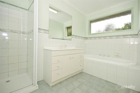 Property photo of 33 St Andrews Drive Chirnside Park VIC 3116