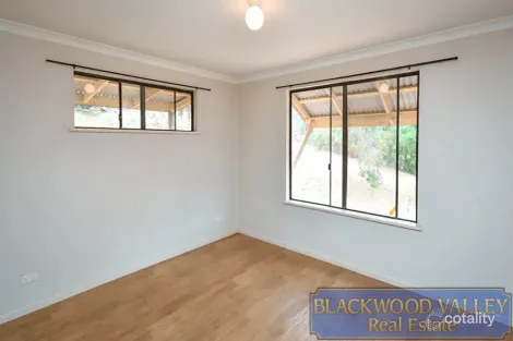 Property photo of 13 Cleopatra Crescent Kangaroo Gully WA 6255