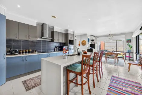 Property photo of 21 Malbec Loop Waurn Ponds VIC 3216