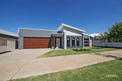 Property photo of 17 Village Way Swan Hill VIC 3585