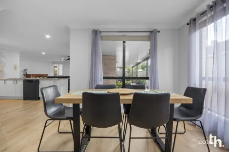 Property photo of 31 Dunbar Road Cameron Park NSW 2285