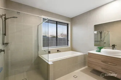 Property photo of 39 Sandra Circuit Deebing Heights QLD 4306