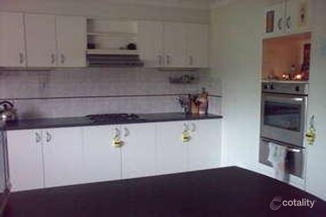 Property photo of 28 Wisla Circuit Roxburgh Park VIC 3064