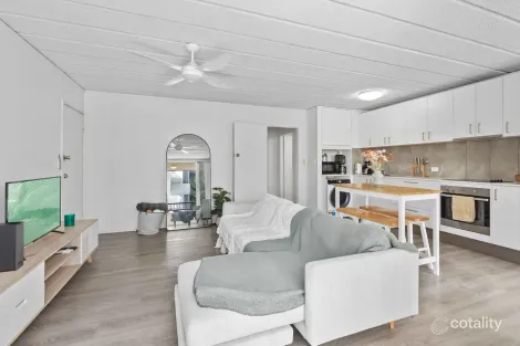 Property photo of 4/74-76 The Esplanade Burleigh Heads QLD 4220